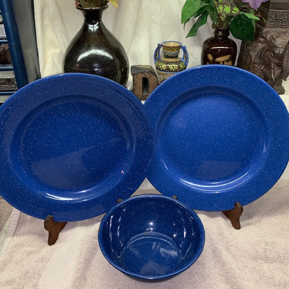 Vtg 3 piece Enamel Dishes Set - Picture 3 of 11